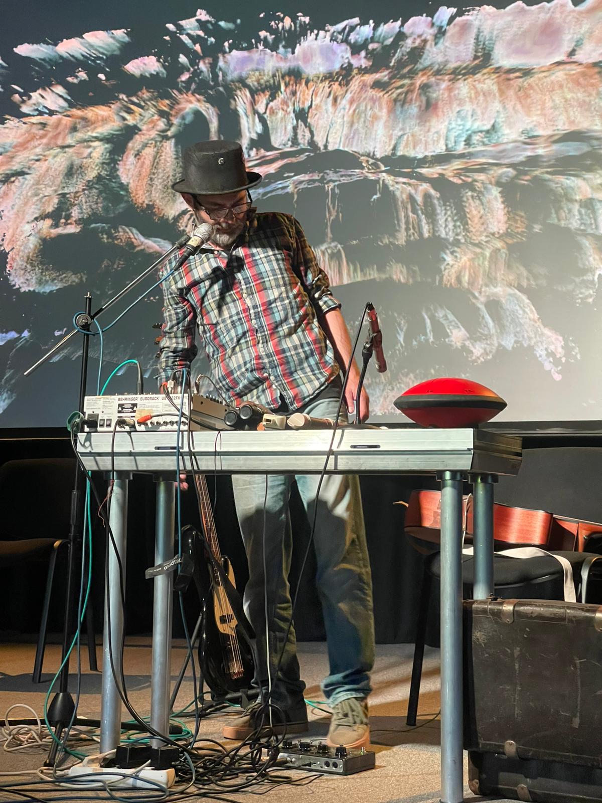 Solo looping set at Y2K 2025 Prievidza